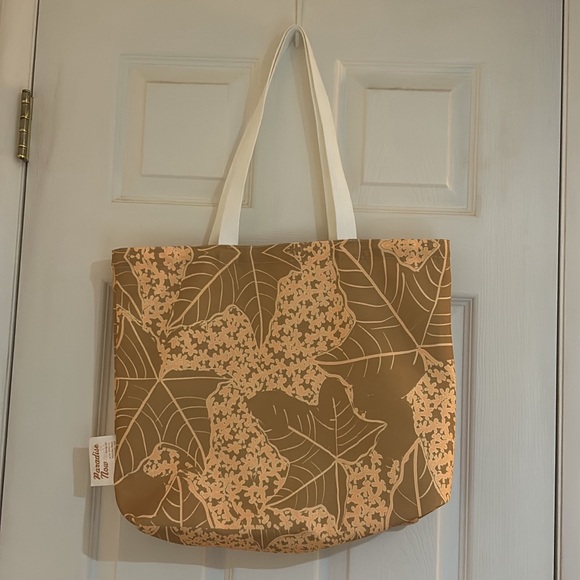 Handbags - NWOT Paradise Now Hawaii Canvas Tote
